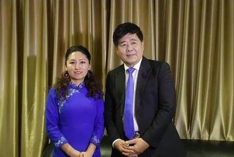 歌唱家王洁实:与平凡女工妻子相爱一生,每个月工资我都按时上交_晓红