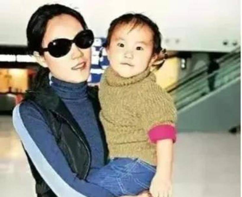 王菲全职4年陪李嫣全力支持窦靖童追梦却被指责不是好妈妈