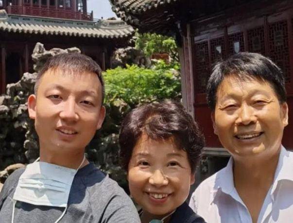 姚策去世一周年熊磊素颜接受采访尽显憔悴暗指许敏组织网暴