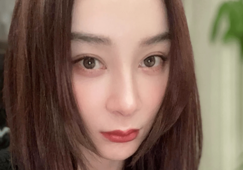 鼻梁梨形鼻却依然好看的女明星：邱天有清冷感，任敏被称作电影脸