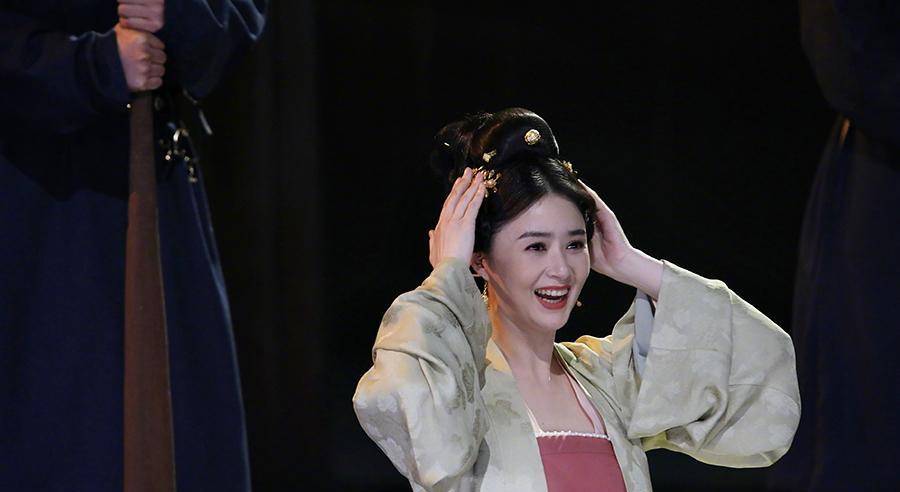 缺点热巴长刘海暴露长相缺点！为何古装剧造型，还没一档综艺做得好？