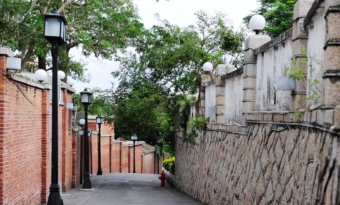 鼓浪屿的马拉桑:《第一炉香》的雨季,连停留都是谎_地方_什么_图片