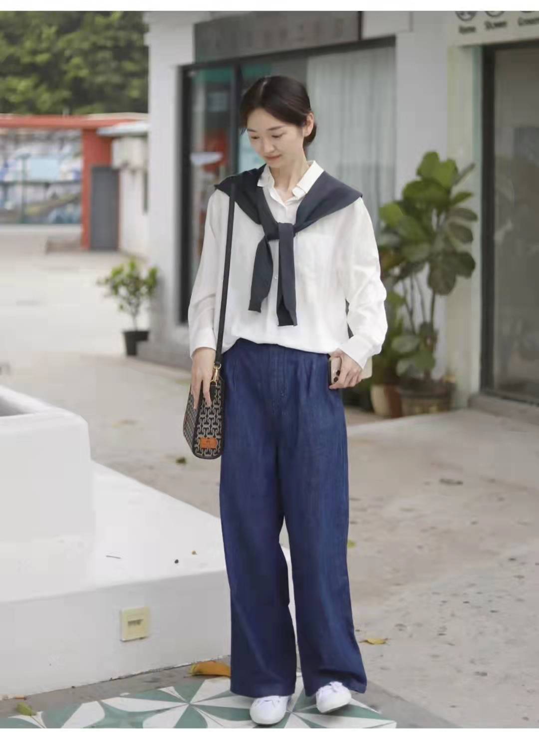 长袖衬衣怎么搭配下身好看