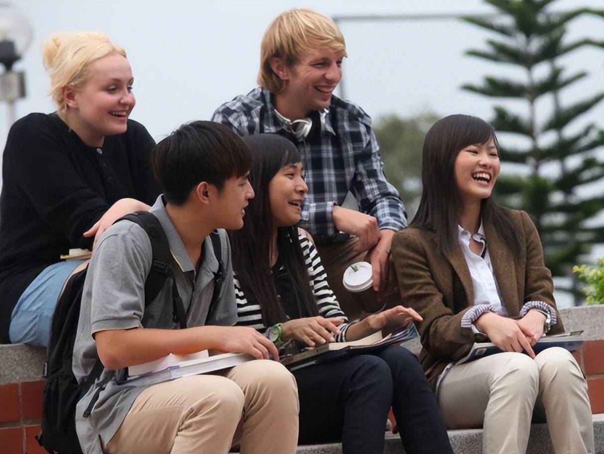 赴英留学生爆料：全班三分之二是中国学生，就连老师也是中国人！