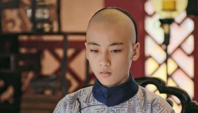他是康熙最小的儿子,比乾隆还小5岁,因看乾隆吃肉而被训斥_雍正帝