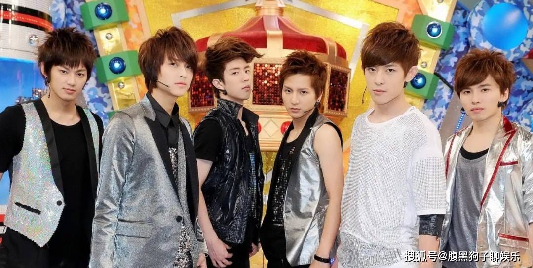 原创棒棒堂成员晒聚会合照再度上演回忆杀神秘第五人身份引关注