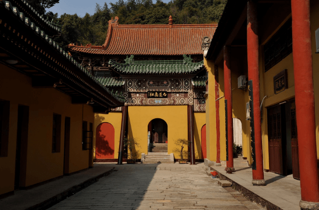 藏在庐山的千年古寺，始建于东晋时间，还是佛教莲宗的发源地
