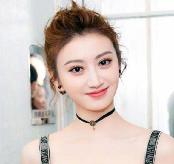 活动女明星卸掉假睫毛像变了个人，热巴是个例外，真正的天生丽质