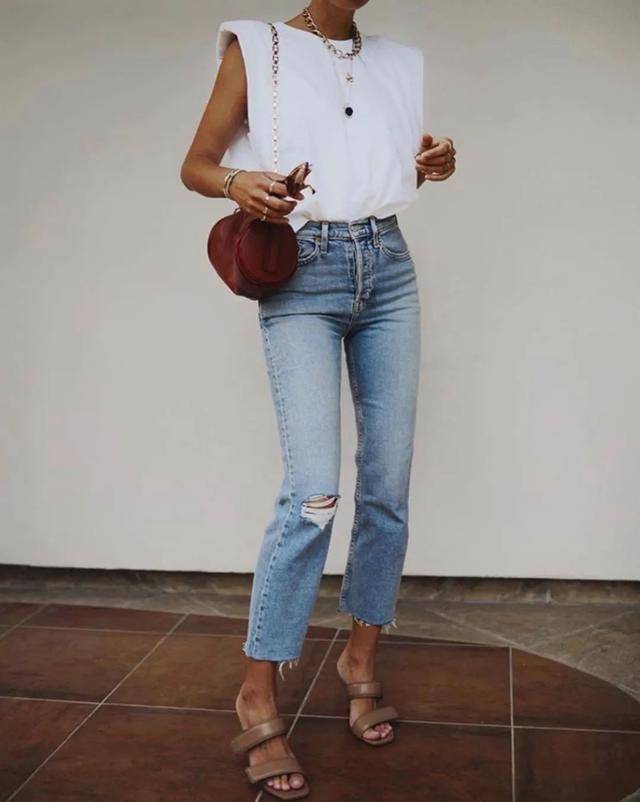 黑色人人都有的T,还可以怎么不一样?