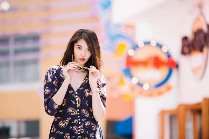 从超模到导演 陈碧舸不仅有魔鬼身材清秀脸蛋 复古搭配也很美_风格