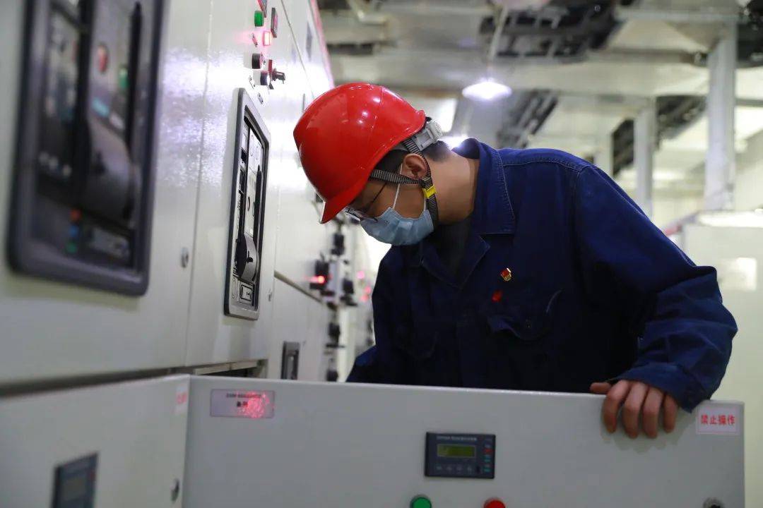 让手中的扳手榔头,万用表,螺丝刀成为战疫保电的有力"武器"