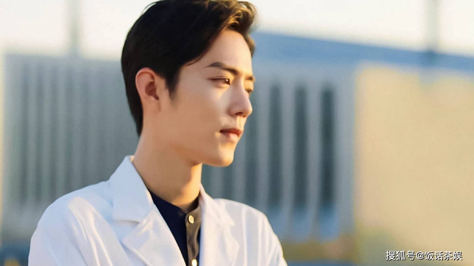 角色|肖战延迟的发布会照，被工作室卡的时间刚好，拉回剧粉的关注点