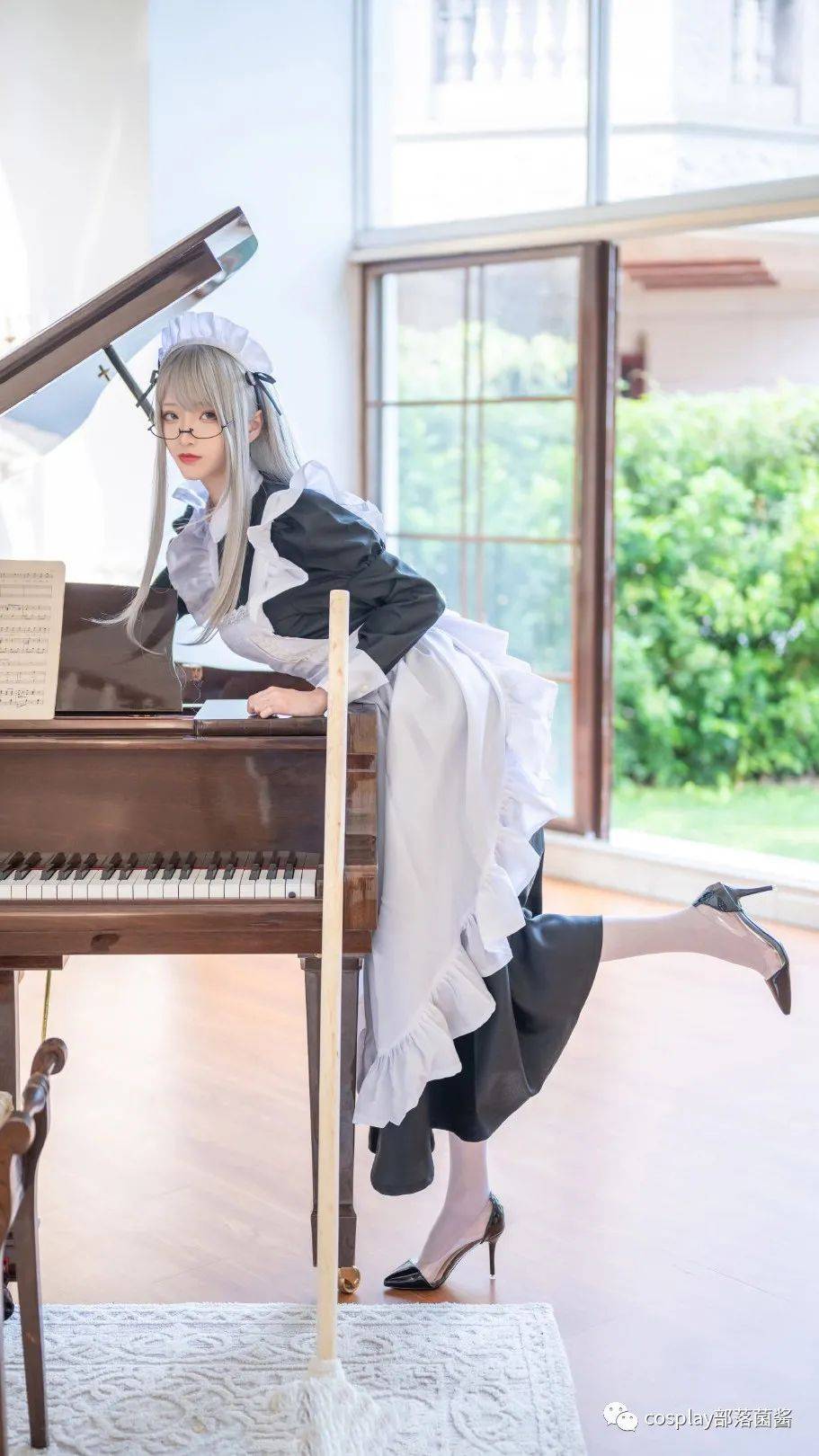 cos:长裙女仆来了@青青子ak ,看着你干活哦_wb_图文_来源