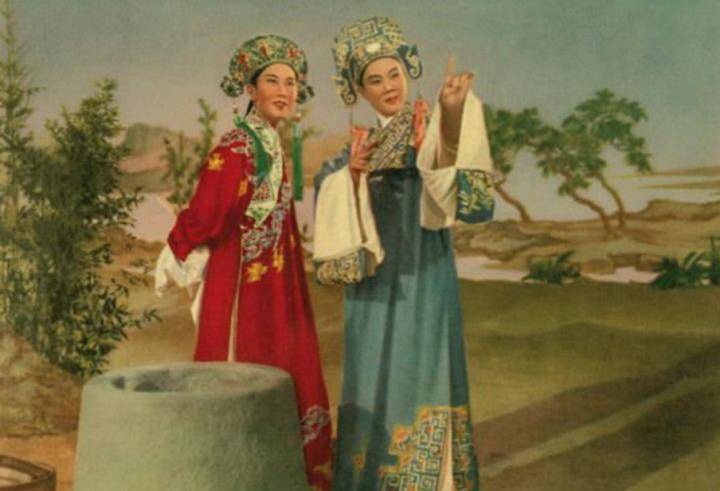 1953年在彩色戏曲电影《梁山伯与祝英台》中,范瑞娟饰梁山伯,袁雪芬饰