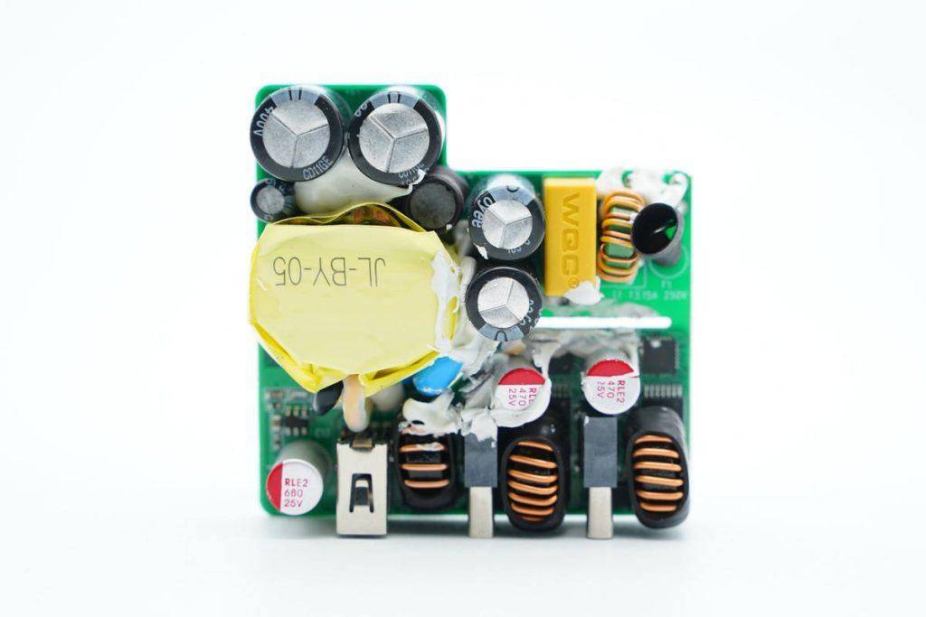 内置芯冠科技xg65t300hs2a氮化镓开关管全有兴65w氮化镓快充拆解