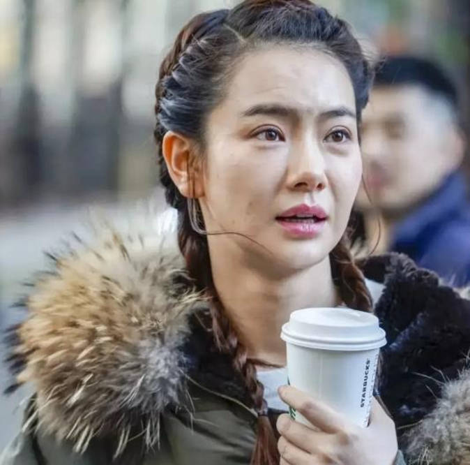 单眼皮女星割双眼皮如跨分水岭，没整好变“悲伤蛙”，成功则变气质美女？