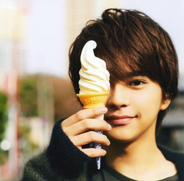 胜利还有比佐藤胜利头更小的男明星吗？