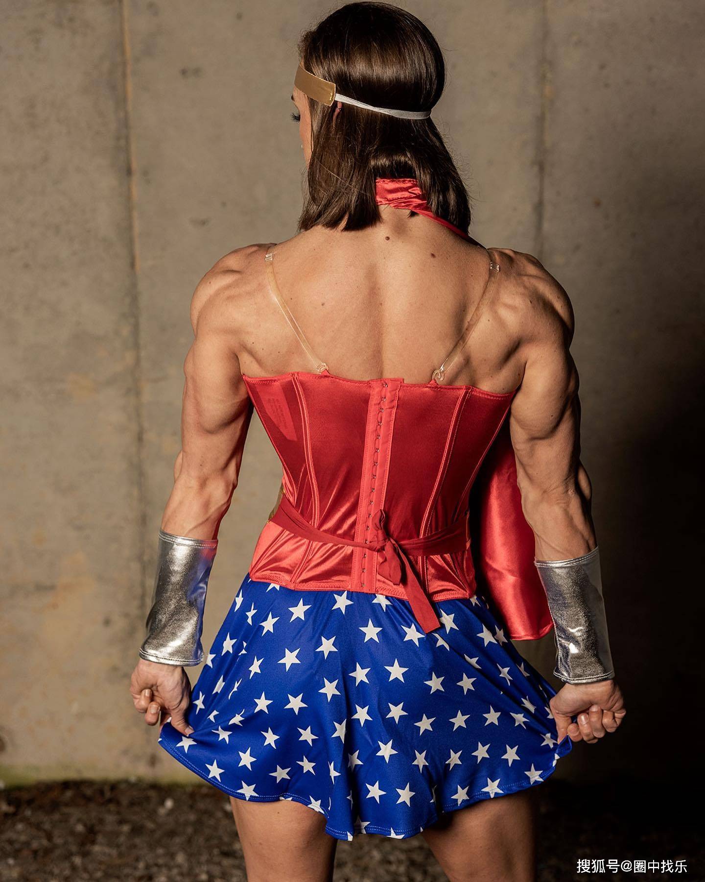 美丽的健身女性blakelee ortega,一位健身界的超级女侠_健美_kg-_选手