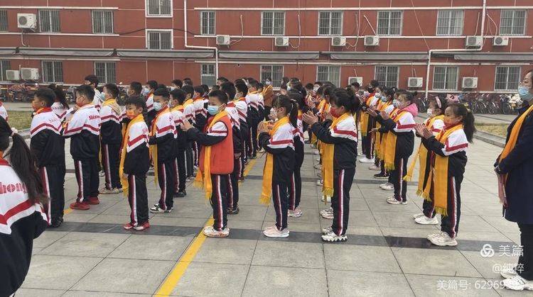 正是昭示了我们油田十中"学而不厌,诲人不倦"的教风