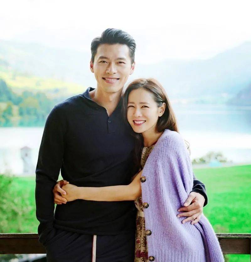 原创玄彬孙艺珍婚礼现场照曝光请柬设计别致爱的迫降剧组出席