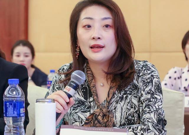 亿万富婆宗馥莉,40岁仍未谈过恋爱,父亲对女婿的要求令人惊讶_宗庆后