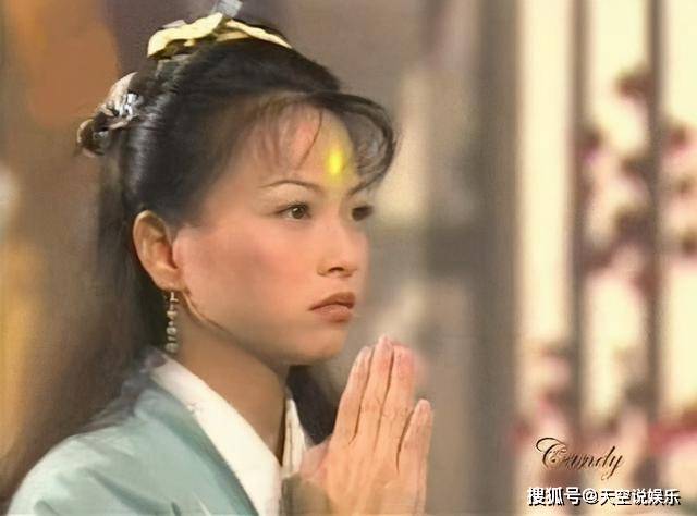 2001年,《封神榜》在tvb期间刘玉翠其实一直都是女配的资源,在那段