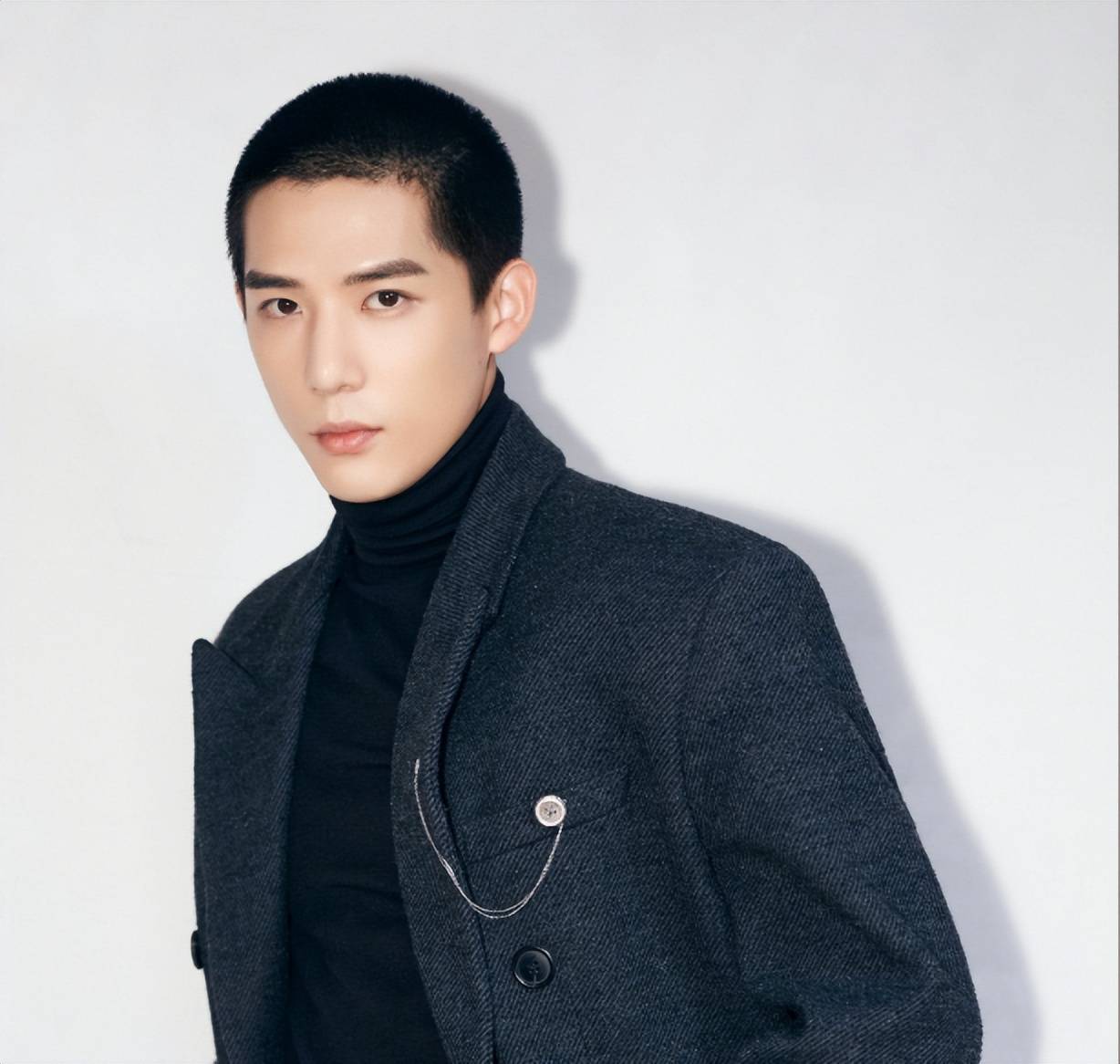 原创下巴尖成锥子脸蛋僵硬成石这些流量男星的脸到底咋了