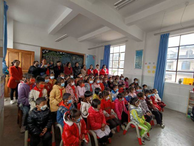 民建保山市委携手蓝天幼儿园开展"体验传统文化61传承清明礼俗"公益