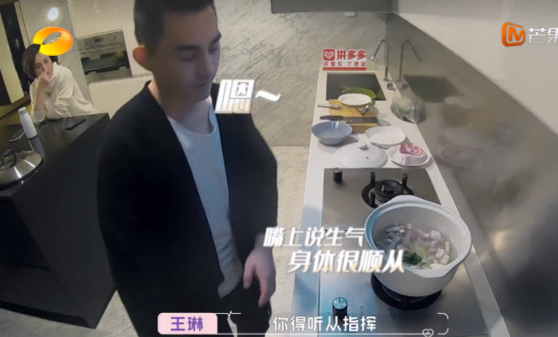 原创李元韬的家简陋沙发破旧连衣帽间都没有白冰以为是华丽的家