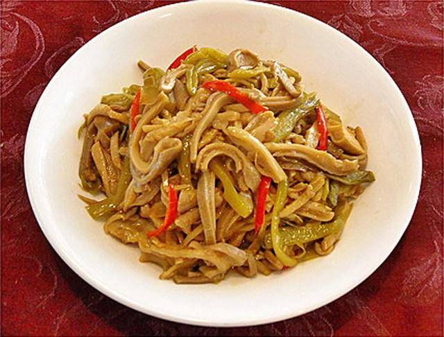 想要一家老小胃口好,开胃还下饭,只需要吃这一到酸菜炒肚丝!