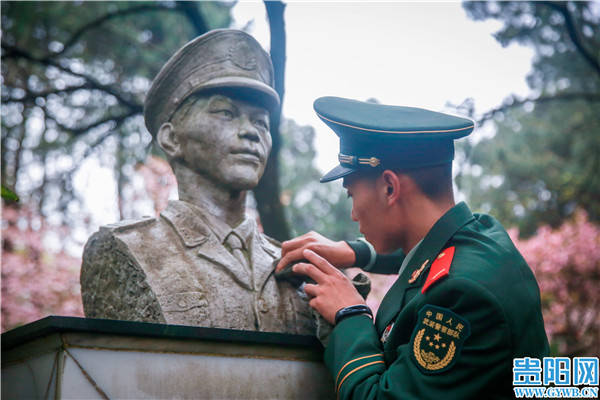 最闪亮的坐标贵州武警缅怀雷锋式的好战士李学章