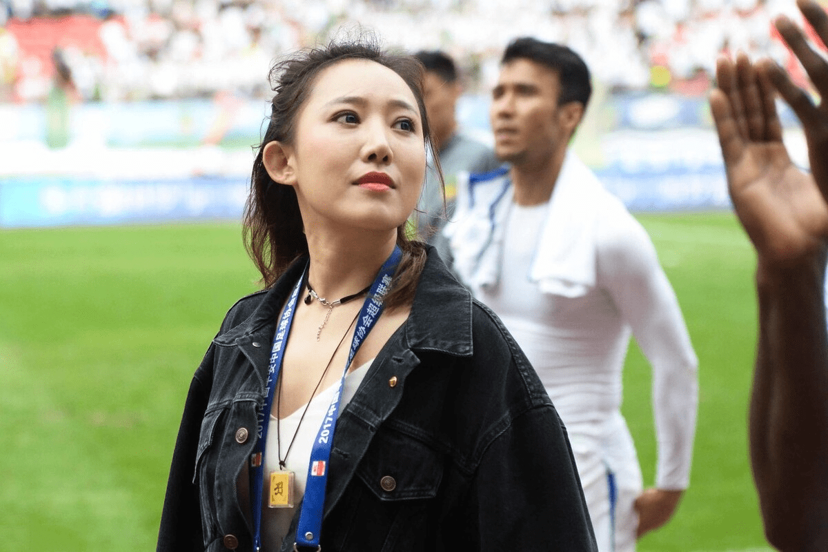 足协宣布贵州队无缘准入,中国足坛最美女老板成为传说