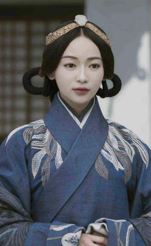 赵姬很多人知道赵姬,是通过《吕不韦传奇》中宁静饰演的赵姬.