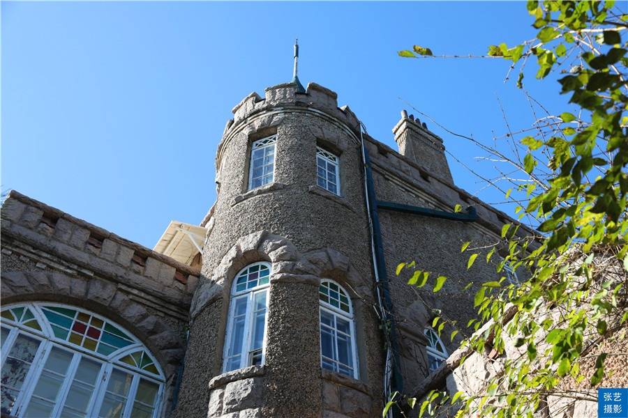 原创青岛花石楼由俄国人修建三面临海位置佳历史上有名人在此居住