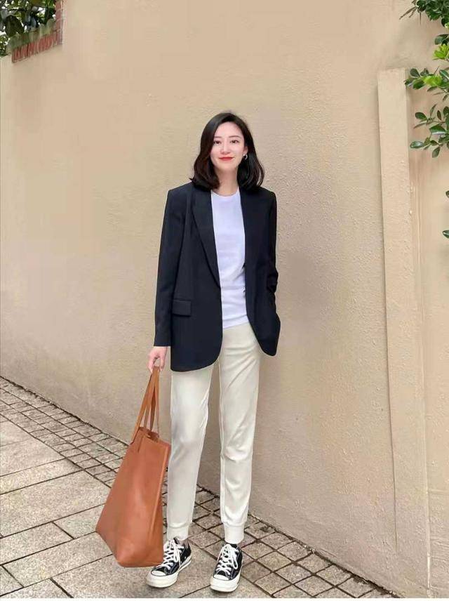 原创夏天防晒穿什么颜色的衣服最好