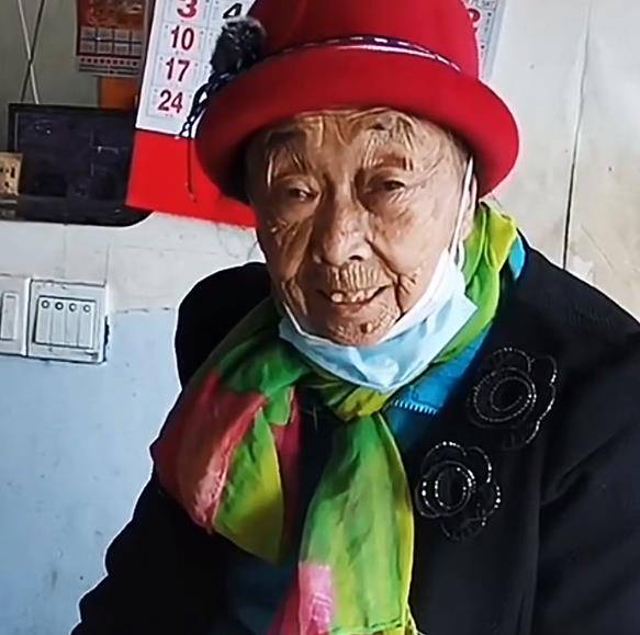 原创后悔了85岁马玉琴去跳舞李玉成戴2层口罩墨镜不敢露全脸