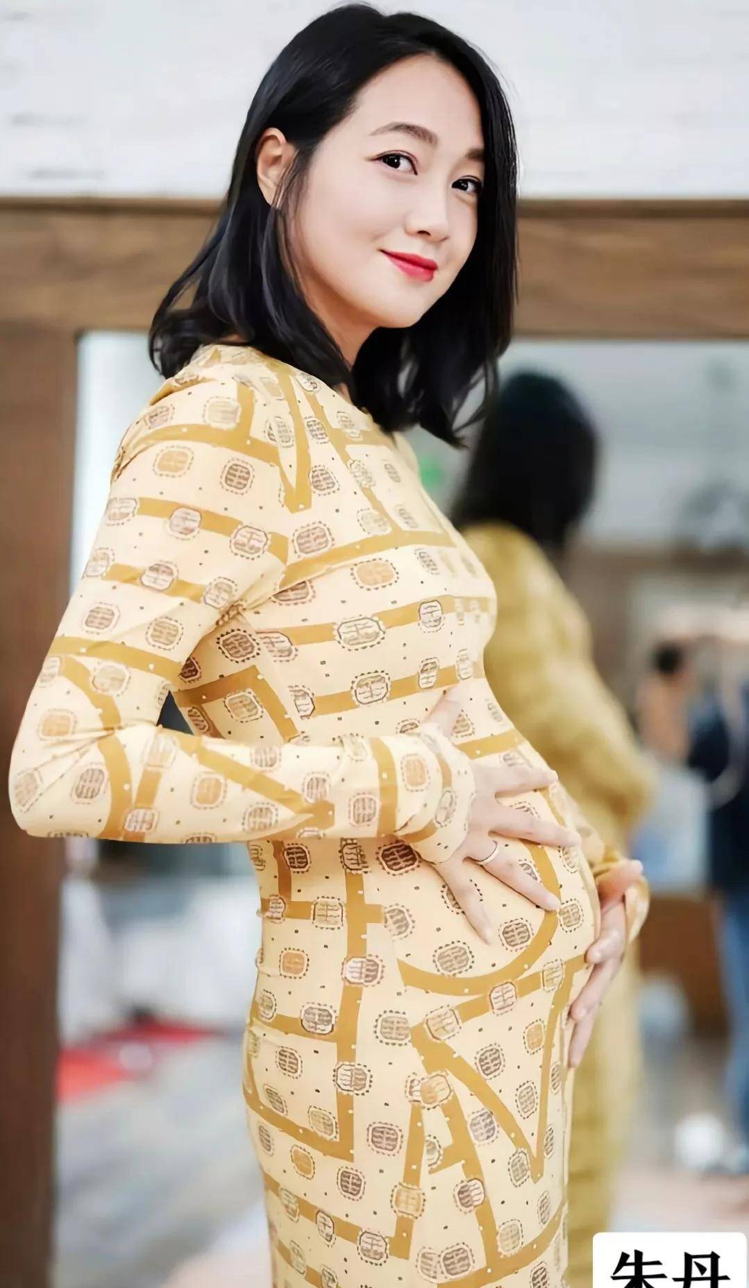 肚皮上的爱心,幸福的一对2:李亚楠,在王祖蓝的呵护下,满满的幸福感