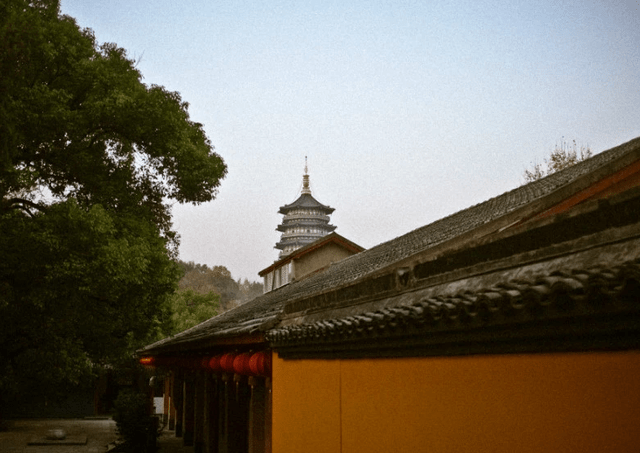 杭州一千年古寺“再次走红”，不仅香火鼎盛，斋饭还十分美味