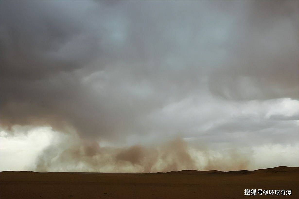 蒙古国10年来最严重的沙尘暴严重威胁着传统牧民的生活