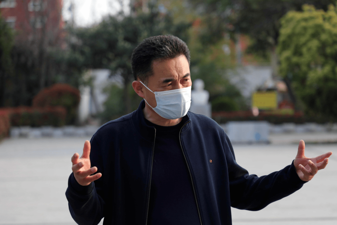 濮阳市教育局党组书记局长高尚功到市油田二高指导清明节后开学工作