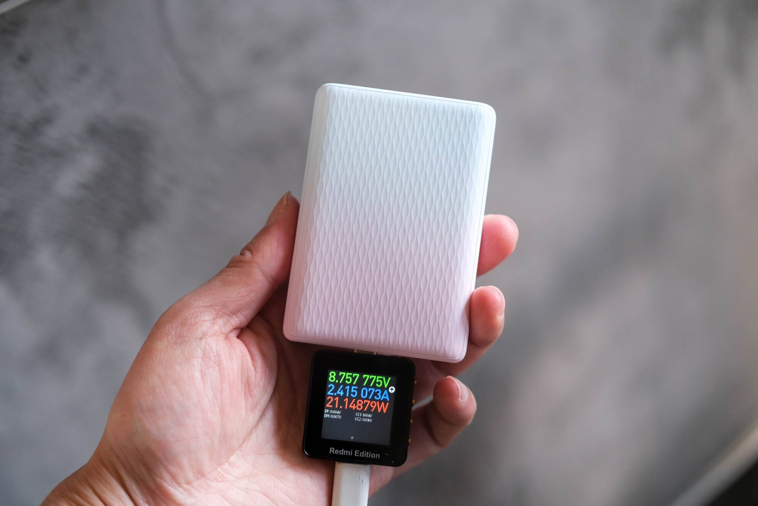 原创zmi双向快充移动电源mini开箱充电宝都能做得这么好看