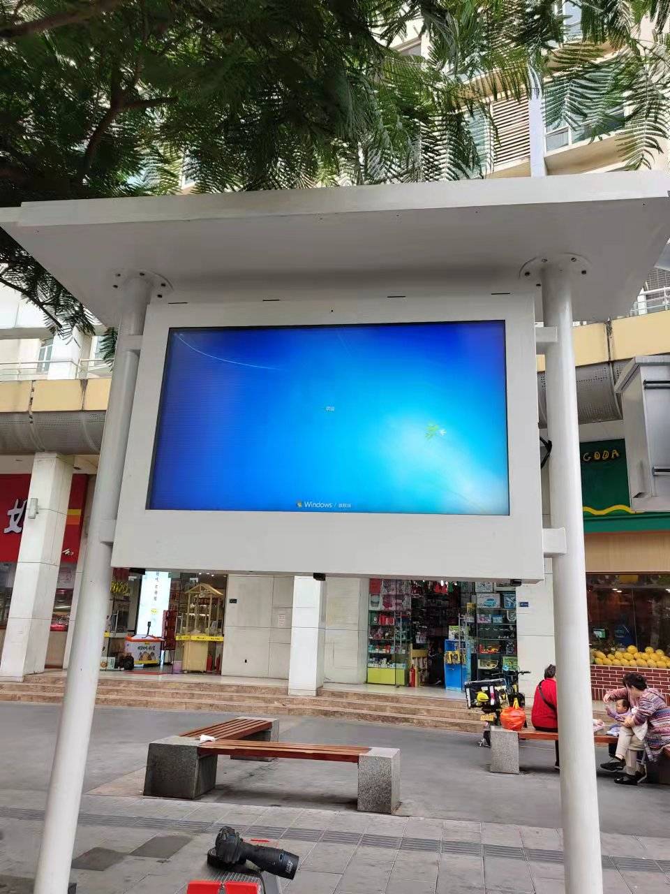 智能户外广告机建设智慧社区服务