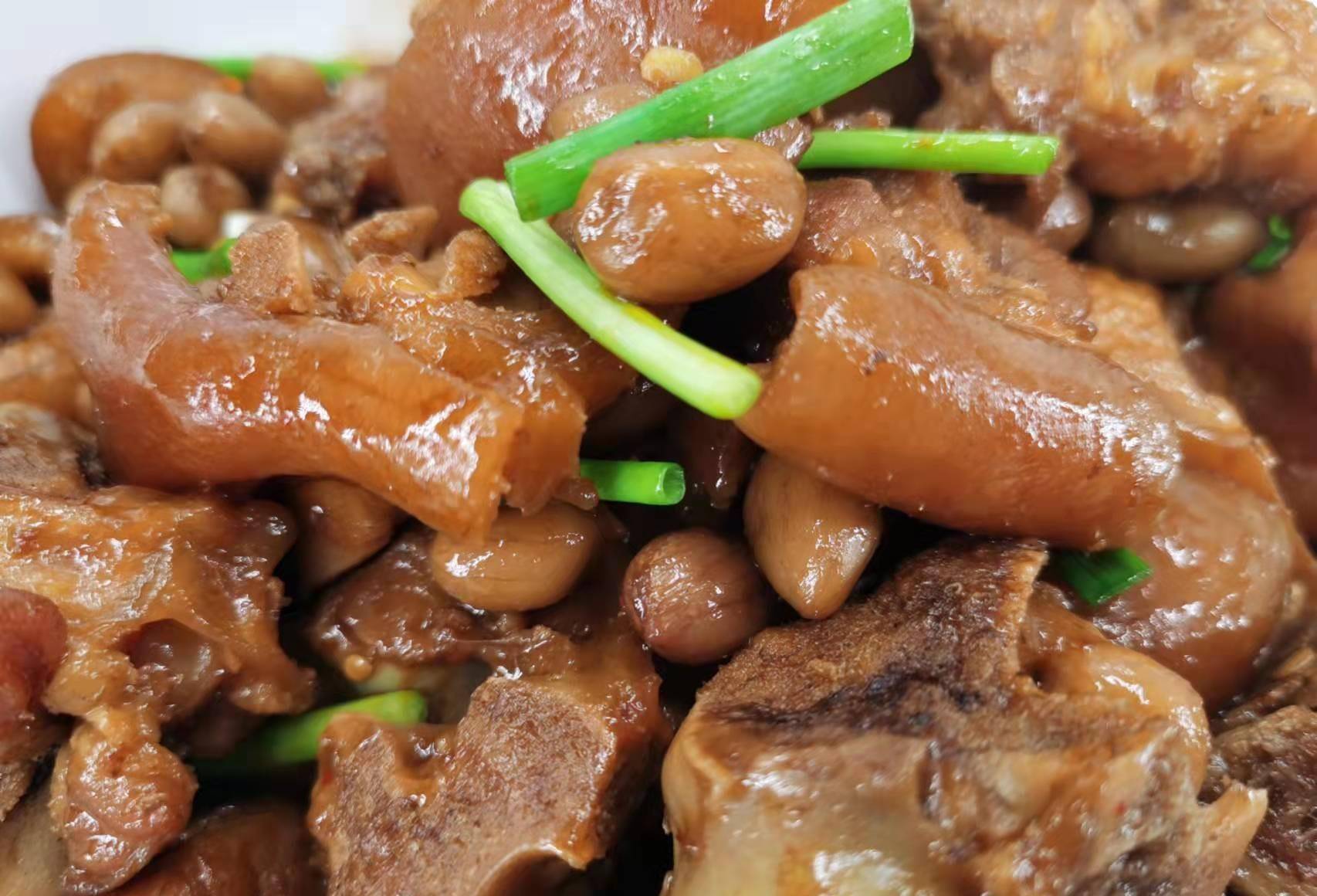 粤式做法的花生焖猪脚,鲜香软糯,肥而不腻,大人孩子也喜欢吃_备用_下