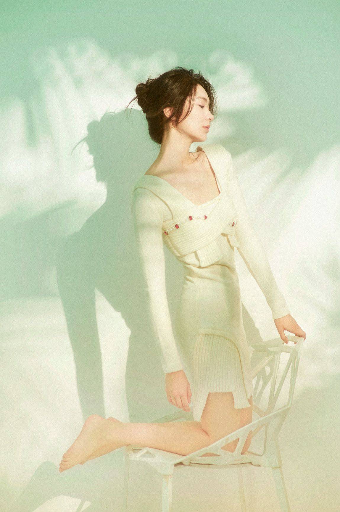 王梦琦发布春日大片轻盈多变解锁全新风格