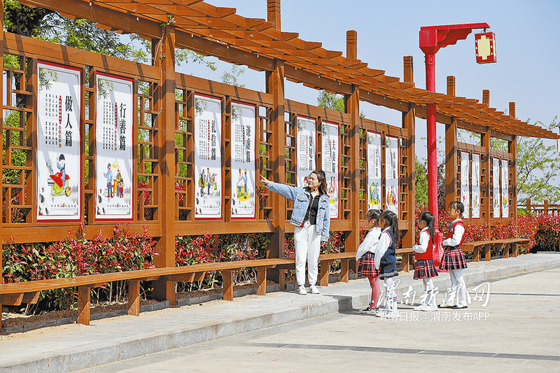 文化长廊让文明旅游理念深入人心