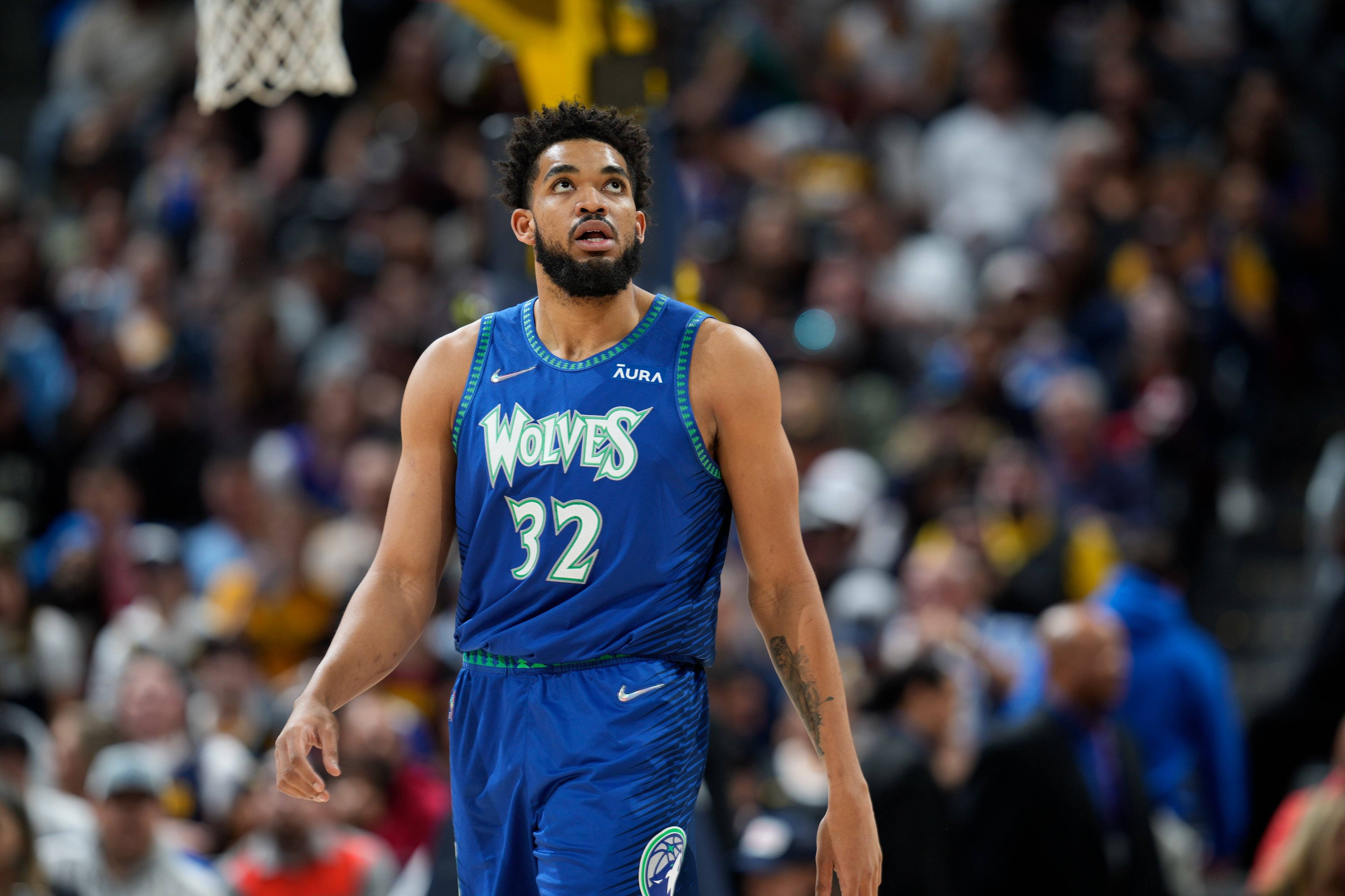 搞笑唐斯踢对手重要部位吃一级恶犯裁判念错名字让他哭笑不得