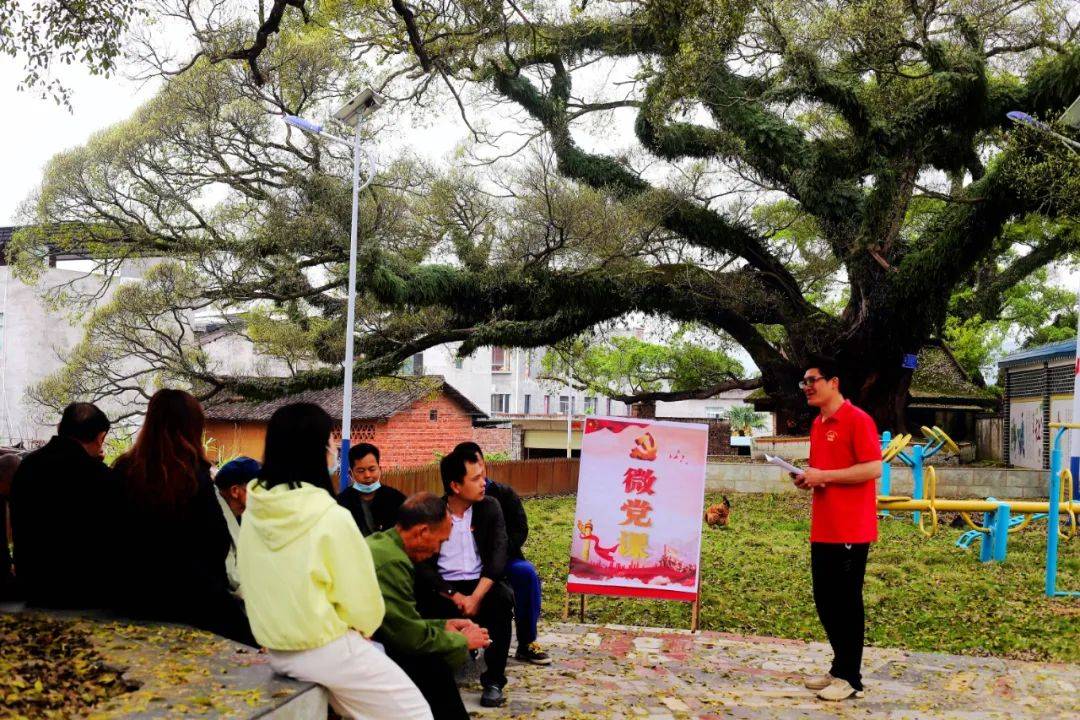 广西象州县百丈乡树下微党课反邪立新功