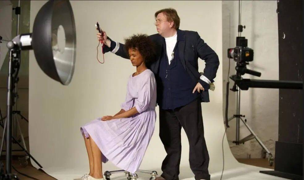 从牧羊女到国际超模再到女权斗士沙漠之花看女性力量