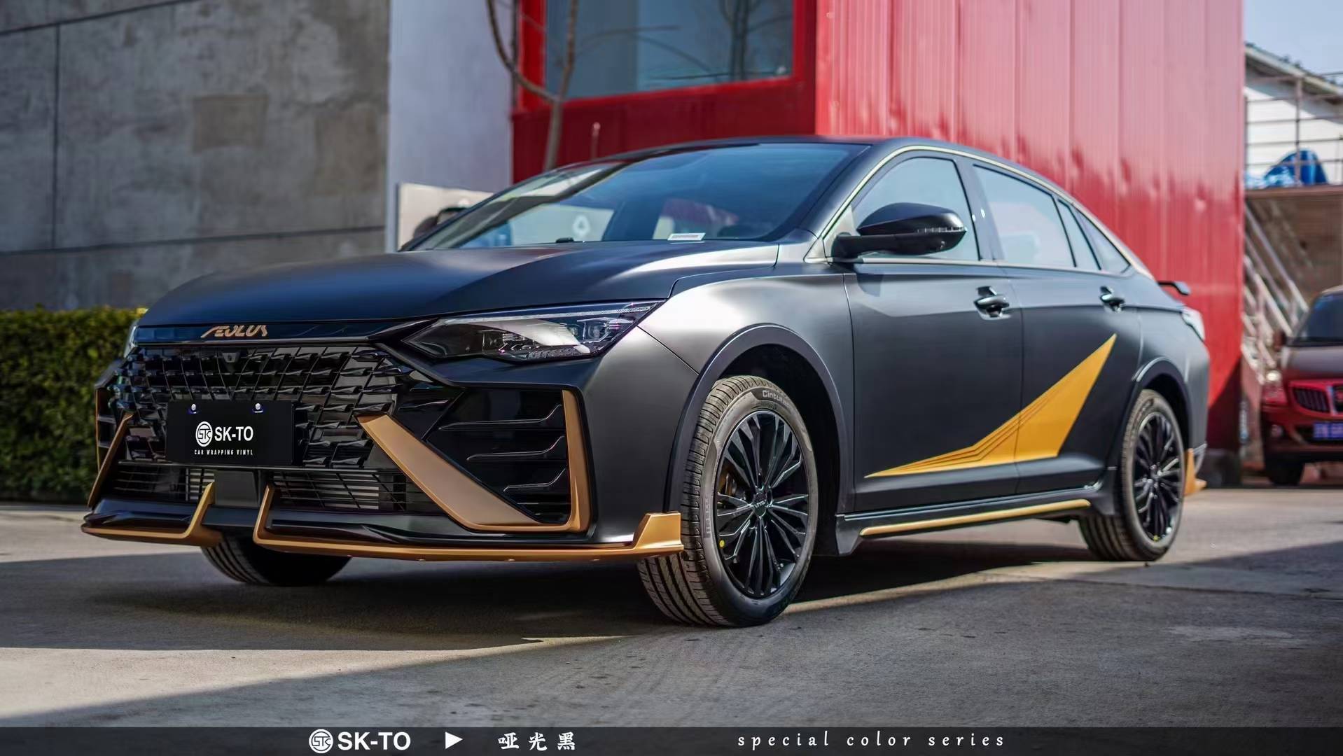 颇具科技感颜色东风风神奕炫哑光黑金改色膜skto