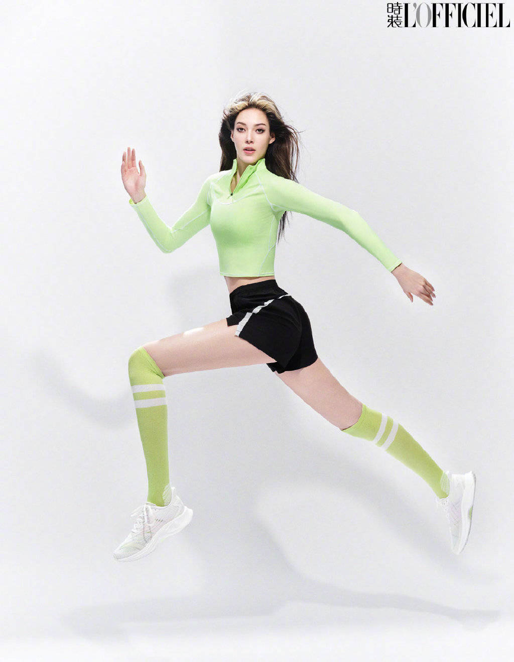 谷爱凌,身高175厘米,四肢修长,身材比例完美.